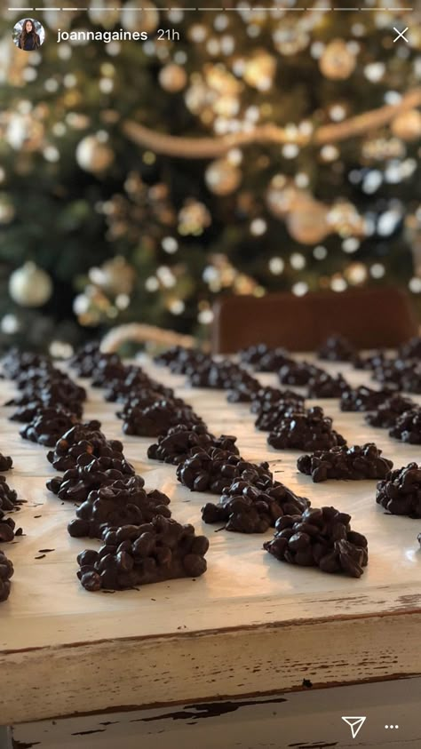 Joanna Gaines Shares 'Chip's Favorite' Christmas Candy Recipe (And It's <em>So</em> Easy to Make) Easy Xmas Dessert, Joanna Gaines Christmas, Desserts Simple, Joanna Gaines Recipes, Chocolate Peanut Clusters, Christmas Cookies Recipe, Christmas Candy Easy, Favorite Holiday Desserts, Xmas Desserts