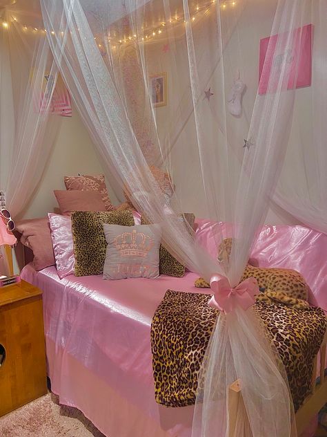 2000s Dorm Room, Mcbling Bedroom Ideas, Mc Bling Room, Pink And Cheetah Bedroom, Room Ideas 2000s, Bratz Inspired Bedroom, Gyaru Bedroom, 2010 Room, Mcbling Room