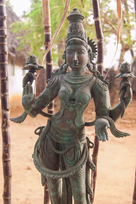 Old Statues, Historical Sculptures, Ancient Words, Amazing India, Clay Sculpting, Hindu Statues, Bronze Art, Ancient Statues, Indian Goddess