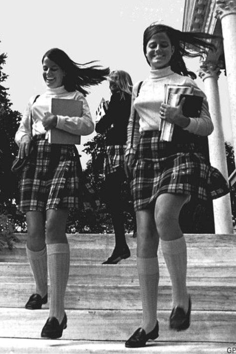 Catholic School Uniforms, Penny Loafers Outfit, High Knee Socks Outfit, Hogwarts Uniform, 90s Fashion Women, Vintage School, Penny Loafer, 60s Fashion, Kilt