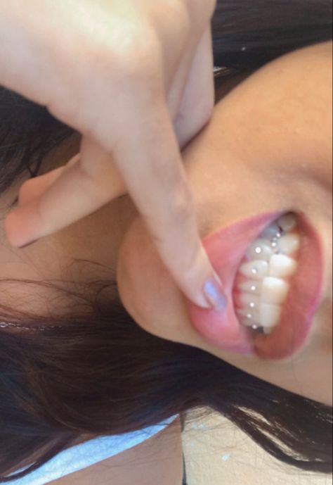 piercing no dente Piercing No Dente, Champagne Mami, Glow Up?, Piercings, Cell Phone, Champagne, Quick Saves