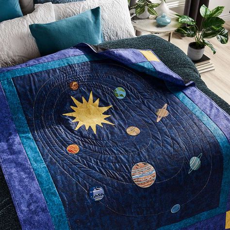 Solar System Quilt Project Solar System Quilt Pattern, Planet Quilt, Solar System Quilt, Space Baby Quilt, 3d Quilt Patterns, Constellation Quilt, Tshirt Quilt Diy, Space Quilt, Outer Space Nursery