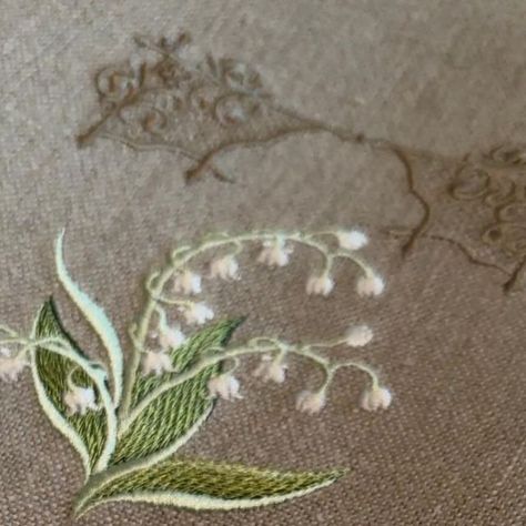 Sonia Showalter on Instagram: "The Fairy Tale Frame with The Lily of the Valley… Gives such an Old World vibe.🥰 Shop our embroidery designs at: soniashowalterdesigns.com Provence towel from @arteitalicacrownlinen #machineembroidery #embroidery #embroideredflowers #embroideredflorals #computerizedembroidery #finelinens #ilovelinen #linen #linentowels #bespoke #monogramblanks #monogrammed #tabletop #tablelinens #exquisitelinens #florianithread #lilyofthevalley #lilyofthevalleyembroidery #embroideredlilyofthevalley #babylocksewing #machineembroiderypatterns #machineembroiderydesigns #machineembroideryartist #berninausa #soniashowalterdesigns #soniashowalterembroidery #soniashowalter" Old Embroidery Designs, Lily Of The Valley Embroidery Design, Embroidered Lily Of The Valley, Embroidery Lily Of The Valley, Lily Of The Valley Embroidery Pattern, Lilly Embroidery, Lily Flower Embroidery, Lilies Embroidery, Embroidery Lily