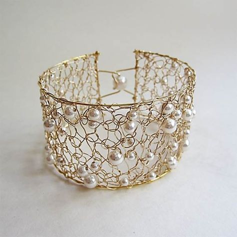 Crocheted Wire Cuff in Gold Fill by Mary Wong - featured on Jewelry Making Journal Knitted Bracelet, Swarovski Pearls Bracelet, Wire Cuff Bracelet, Crochet Wire, Wire Knitting, Statement Cuff Bracelet, Wire Crochet Jewelry, Wire Cuff, Wire Crochet