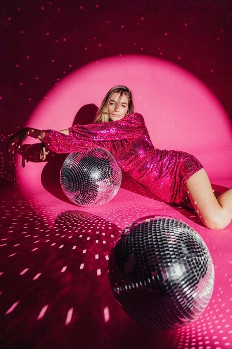 Rave Party Aesthetic, Disco Photoshoot, Look Disco, Portret Feminin, 21st Birthday Photoshoot, Ava Max, Instagram Baddie, Party Aesthetic, Photoshoot Themes