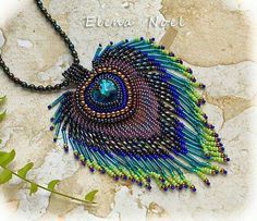 Gorgeous Beadwork~ { Peacock Necklace} Peacock Jewelry, Motifs Perler, Pola Kristik, Bead Embroidery Jewelry, Beaded Crafts, Embroidery Jewelry, Beaded Brooch, Diy Schmuck, Peacock Feather