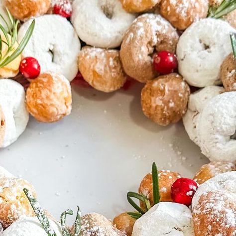 The Cozy Christmas Cottage on Instagram: "🎄Create a festive donut wreath for Christmas! FOLLOW FOLLOW FOLLOW For more Christmas ideas! 💡 @thecozychristmascottage @thecozychristmascottage @thecozychristmascottage #dollartree #dollartreediy #dollartreechristmas #christmasfood #christmasdessert #christmasbreakfast #donuts #wreath #breakfast #brunch #thecozychristmascottage" Donut Wreath, Cozy Christmas Cottage, Donut Display, Wreath For Christmas, Christmas Donuts, Favorite Things Party, Christmas Cottage, Dollar Tree Christmas, Sticky Buns