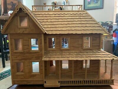 Vintage Wood Dollhouse with Furniture  | eBay Popsicle Stick Houses Diy, Cabin Dollhouse, Houses Projects, Popsicle Stick Crafts House, Popsicle Stick Houses, Wood Dollhouse, Cardboard Dollhouse, Model Houses, Dollhouse Inspiration