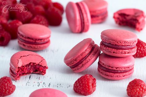 Raspberry Macaroons, Raspberry Macarons, Strawberry Macaron, Macaron Cookies, Italian Meringue, French Macaroons, Dried Raspberries, Macaroon Recipes, Raspberry Filling