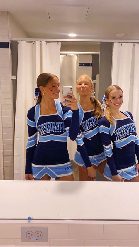 Sideline Cheer Uniforms, Highschool Cheer Uniforms, Cute Cheer Photos, Cheer Outfits For School, Cheer Astethic, School Cheer Hairstyles, Cute Cheer Uniforms, Cheer Makeup High School, Middle School Cheerleader