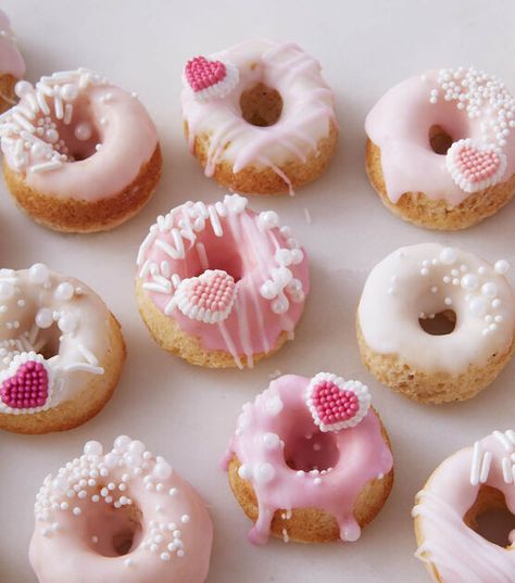 Fancy Donuts, Red Velvet Brownies, Icing Decorations, Strawberry Donuts, Heart Cakes, Valentines Day Cakes, Valentines Day Desserts, Valentines Day Food, Valentine Chocolate