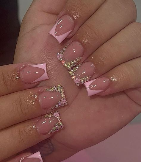 There's a new beauty trend taking over Instagram and it's absolutely stunning. Say hello to "quartz nails". Bedazzled Nails, Acrylic Toe Nails, Colored Acrylic Nails, Girly Acrylic Nails, French Tip Acrylic Nails, Short Square Acrylic Nails, Acrylic Nails Coffin Pink, Unique Acrylic Nails, Long Square Acrylic Nails