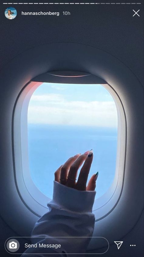 Airport Pictures, Airport Aesthetic, Airplane Window, Airport Photos, Travel Pictures Poses, Visit Dubai, Instagram Inspiration Posts, Photography Challenge, Dubai Travel