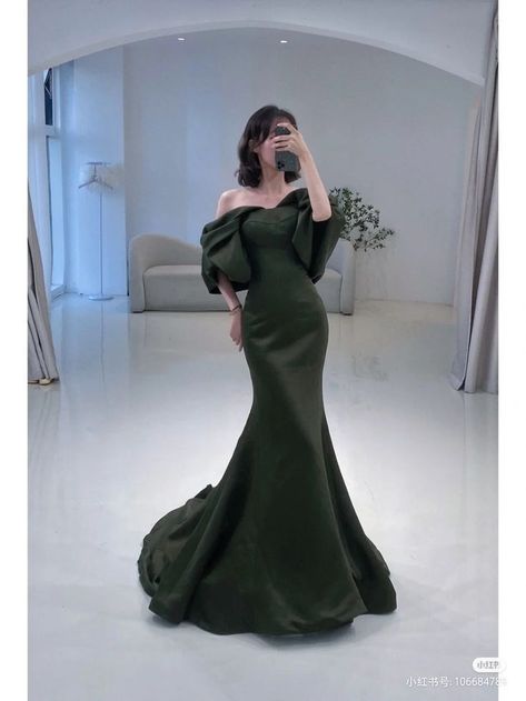 Classy Prom Dresses Elegant Long, Elegant Gowns Classy, Classy Gowns Elegant, Aesthetic Elegant Dress, Gowns Dresses Elegant Classy, Classy Prom Dress, Aesthetic Prom Dress, Glam Prom Dresses, Green Long Prom Dress