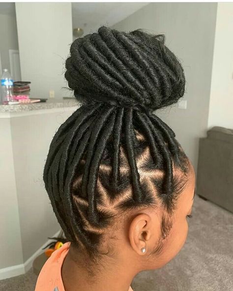 Image may contain: one or more people and closeup African Threading, African American Braided Hairstyles, Goddess Faux Locs, Dread Hair, Updo Hairstyles Tutorials, Faux Locs Crochet, Yarn Braids, Locs Crochet, Faux Locs Hairstyles