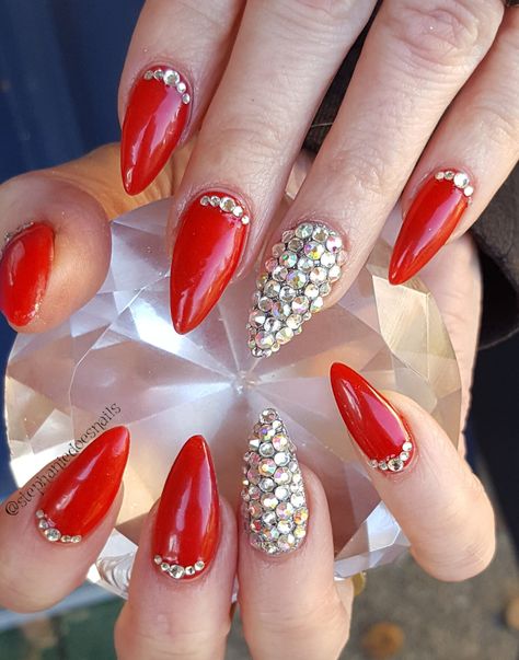 Red Colour Nail Art, Red Nails With Diamonds, Colour Nail Art, Nail Designs With Rhinestones, Nail Designs Bling, Diamond Nail Designs, Quinceanera Nails, Bridal Nails Designs, Red Nails Glitter