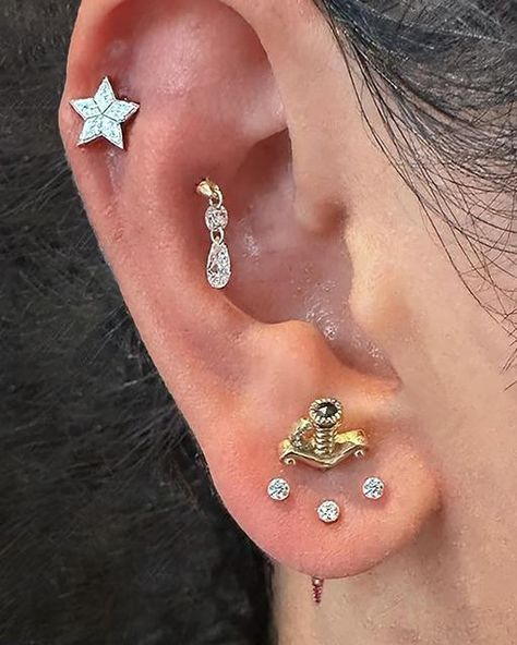 MARIA TASH on Instagram: "The art of piercing: In these thoughtfully spaced looks, our piercers demonstrate their mastery of precise needlework to deliver intricate, unexpected placements." Maria Tash, Earings Piercings, Ear Piercings, Tatting, Needlework, Piercings, On Instagram, Instagram, Art