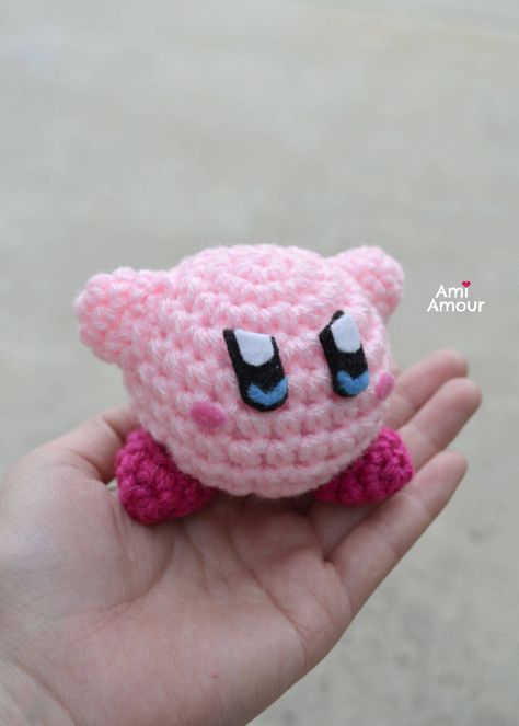 How To Crochet Kirby, Kirby Amigurumi Free Pattern, Free Kirby Crochet Pattern, Technoblade Crochet, Crochet Kirby Pattern, Crochet Cinamoroll, Crocheted Kirby, Crochet Kirby Free Pattern, Cute Crochet Tutorial