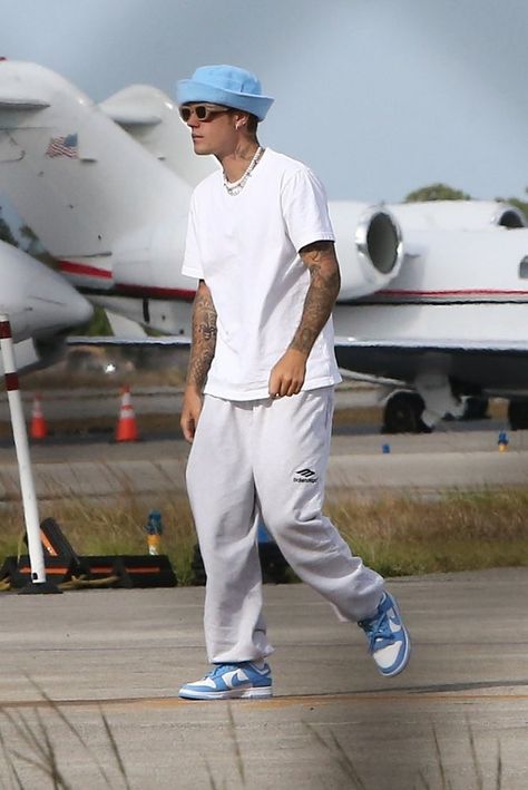 Nike Sb Outfit Men, Nike Sb Outfit, Sb Outfits, Justin Bieber 2018, Cortez Shoes, Celebrity Style Men, Justin Bieber Outfits, Justin Bieber Style, Justin Hailey