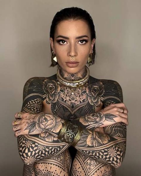 Woman With Tattoos, Tattoed Women, Body Suit Tattoo, Full Body Tattoo, Top Tattoos, Hot Tattoos, White Tattoo, Tattoos Gallery, Great Tattoos