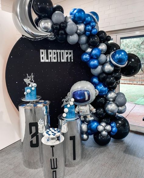 Astronaut Birthday Party Decorations, Astronaut Baby Shower Ideas, Astronaut Theme Birthday Party, Astronaut Birthday Theme, Galaxy Balloons, Planet Party, Bear Baby Shower Theme, Astronaut Birthday, Space Theme Party