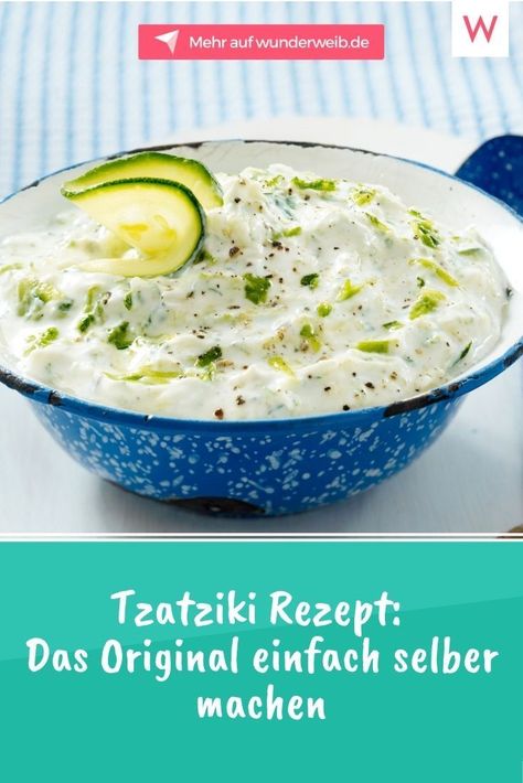 Tzatziki muss man einfach selbst machen. Und zwar mit unserem originalen Tzatziki Rezept. So wird er wunderbar cremig und schmeckt wie beim Griechen - nur noch besser. #tzatziki #rezept #griechisch Taziki Sauce, Tzatziki Dip, Tzatziki Sauce Recipe, Tzatziki Recipes, Homemade Tzatziki, Brunch Buffet, Tzatziki Sauce, Party Finger Foods, Authentic Recipes