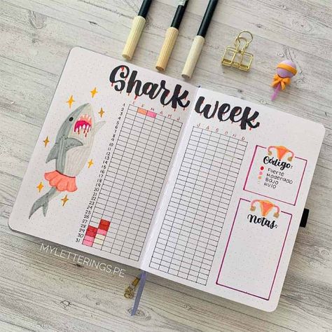 Bujo Cycle Tracker, Period Tracker Journal Ideas, Monthly Period Tracker Bullet Journal, Journal Ideas Period Tracker, Bullet Journal Loss Weight Planner Ideas, Bujo Trackers Ideas, Menstrual Cycle Journal, Bujo Period Tracker Ideas, Period Journal Ideas