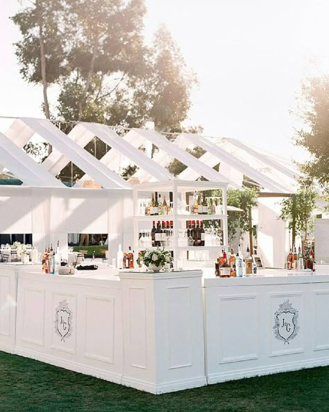 From watercolor wedding crests to latticework panels, we're giving these creative wedding bar ideas top marks for their equal parts confidence, beauty and function! Western Reception, Wedding Bar Cart, Wedding Bars, Ritz Charles, Wedding Pool Party, Bar Hire, Deco Bar, Nantucket Wedding, Decoration Details