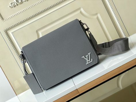 Messenger Bag Men Outfit, Louis Vuitton Messenger Bag, Road Travel, Chanel Purse, Luxury Purses, Luxury Women Fashion, Messenger Bag Men, Lv Belt, Chanel Wallet