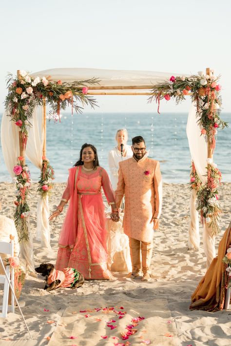 Beach Mandap, Indian Beach Wedding, Indian Wedding Decorations Receptions, Rose Quartz Wedding, Mandap Design, Boho Wedding Theme, Hindu Ceremony, Minimalist Wedding Decor, Mandap Decor