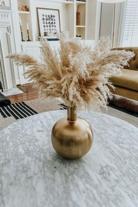 5-50pcs 2.5ft 12-14 x Natural/Ivory/Cream Pampas | Etsy Grass Centerpiece, Pampas Grass Decor, Grass Decor, Deco Studio, Gold Vases, Wedding Props, Décor Boho, Dried Flower Arrangements, Rustic Wedding Decor