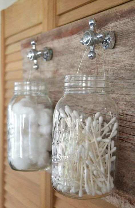 30 minute DIY projects. Want to tackle DIY projects, but think they take too much time? All of these 30 minute DIY projects were done quickly and easily! Mason Jar Bathroom Organizer, Mason Jar Organization, Farmhouse Diy Projects, Mason Jar Storage, Mason Jar Bathroom, Diy Rustic Decor, Diy Jar Crafts, Jar Storage, Mason Jar Crafts Diy