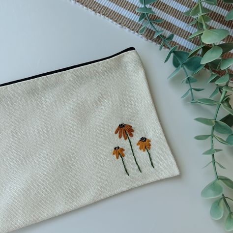 Hand Embroidered Sunflower Pouch, Pencil Case, Makeup Pouch, Hand Embroidery, Cute Gift, Cute Pouch, Graduation Gift, Bridesmaid Gifts https://etsy.me/43nfG5r #beige #sunflower #minimalist #cuteflowers Sunflower Minimalist, Pencil Pouch Diy, Cute Pouch, Embroidery Cute, Embroidery Business, Diy Crochet Bag, Pouch Diy, Embroidered Tote, Embroidery Bags