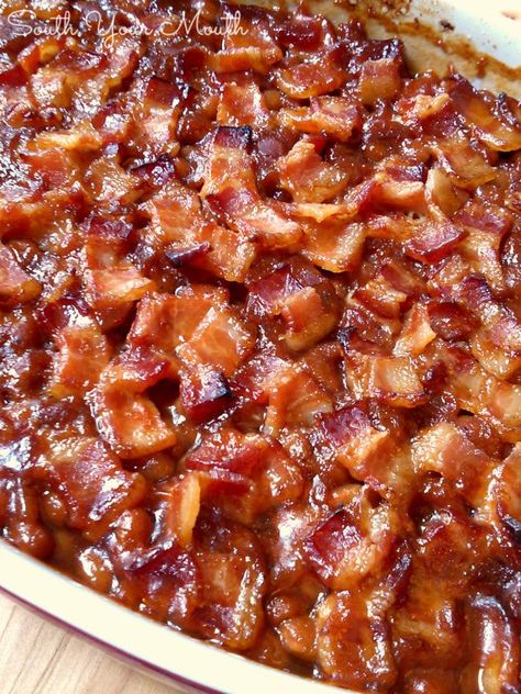 Southern-Style Baked Beans and the TOP 10 Southern Thanksgiving Side Dish recipes Southern Thanksgiving Side Dishes, Southern Style Baked Beans, Grad Dinner, Bake Beans, Southern Baked Beans, Homemade Beans, Southern Thanksgiving, Thanksgiving Food Sides, Baked Bean Recipes