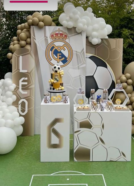 Real Madrid Balloon Decoration, Real Madrid Theme Birthday Party, Cr7 Birthday Party Ideas, Soccer Birthday Party Ideas Decorations, Real Madrid Party Ideas, Real Madrid Birthday Party Decoration, Ronaldo Birthday Party Ideas, Real Madrid Birthday Party, Real Madrid Birthday