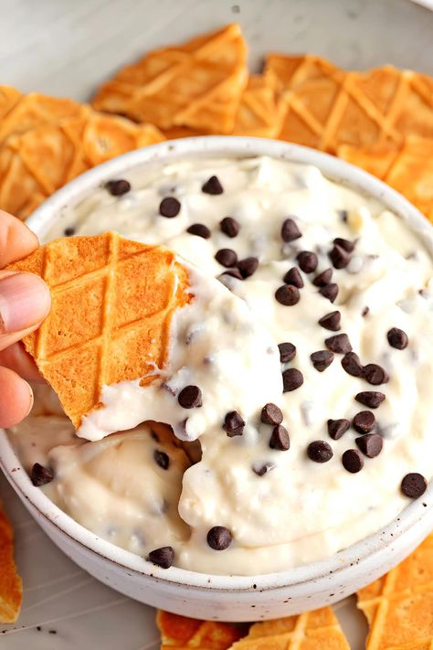 This cannoli dip is a guaranteed party hit! It has all the sweet, creamy flavors of a cannoli in dippable form. Bring the chips and enjoy! Cannoli Dip Board, Canola Dip Recipe, Canola Dip, Canoli Dip Best, Cannoli Dip, Nilla Wafers, Creamy Dip, Waffle Cones, Best Recipe