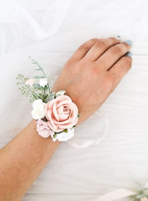 Arm Corsage, Pink Wrist Corsage, Rustic Wedding Veil, Wedding Blush Pink, Wedding Wrist Corsage, Prom Flowers Corsage, Wrist Corsage Wedding, Hair Accessories Crown, Wedding Wows