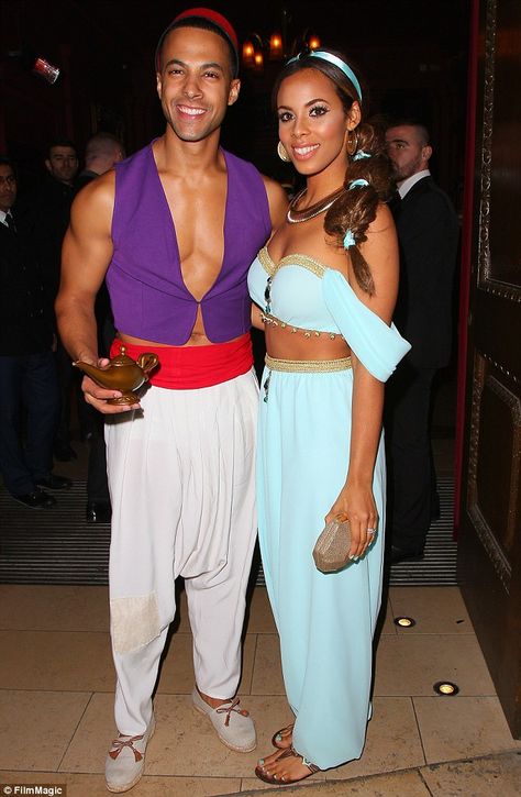 Disfraces en pareja | bodatotal.com | halloween ideas, costumes, couple costumes, día de muertos Jazmin And Aladdin Costume, Aladdin Couple Costume, Disney Princess Couple Costumes, Couple Fancy Dress, Couples Fancy Dress, Disney Fancy Dress, Marvin Humes, Couples Disney, Fancy Dress Ideas