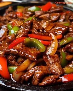 My hubby doesn't cook much but when he serves this in the kitchen, it might be his most attractive quality Strip Beef Recipes, Healthy Food To Make For Dinner, Flap Steak Recipes Dinners, Stir Fry Beef Recipes, Easy Simple Meals, Peper Steak, Beef And Peppers, Cooktop Cove, Chinese Beef