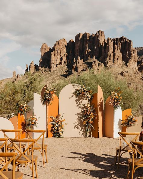 Fall wedding inspo for couples planning their Arizona desert wedding 🫶🏻 Planner: @cedarandsagewed Photog: @taylorraephotofilm #arizonawedding #azflorist #arizonaflorist #arizonaweddingphotographer #arizonaweddingplanner #azweddingphotographer #azweddingplanner #scottsdaleflorist #scottsdaleweddingplanner Arizona wedding florist creating artful upscale floral designs. Scottsdale floral designer for events and wedding. Desert Wedding Arch, Fall Desert Wedding, Desert Wedding Ceremony, Desert Wedding Decor, Desert Wedding Ideas, Police Wedding, Arizona Desert Wedding, Wedding Planning Boards, Fall Deserts