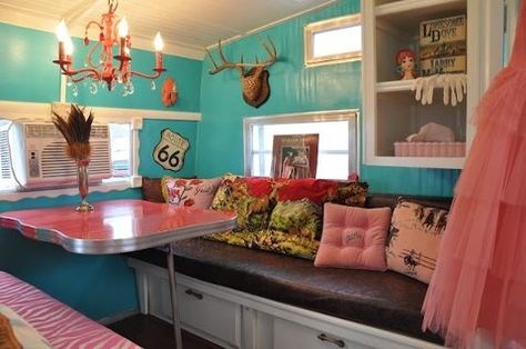 Decorating A Pop-Up Camper | Or glam it up and have some fun with colour (Image from here ) Caravan Vintage, Camping Vintage, Retro Caravan, Trailer Interior, Living Vintage, Vintage Caravans, Retro Campers, Camper Makeover, Vintage Campers