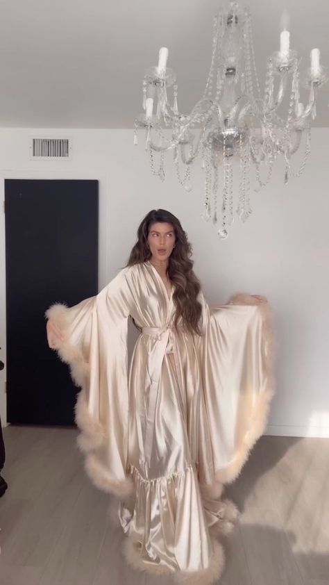 kendy.du on Instagram: my favorite Christmas gift ✨✨✨I sent a tiktok of this to zac and it showed up under my tree. We love a good listener 👏 @lillivbb I think… Fancy Robes Aesthetic, Fancy Robe, Classy Loungewear, Fancy Robes, A Good Listener, Sleepwear Fashion, Mode Abaya, Good Listener, Silk Robe