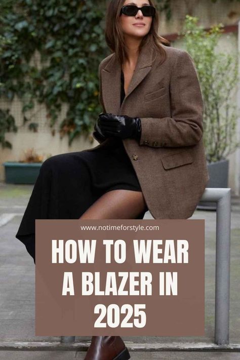 How to wear a blazer in 2025: best outfits for women over 40. How to wear a blazer with jeans or over a dress: style tips for women over 40. Blazer Outfits For Women 2024, Styling Oversized Blazer, How To Style Blazers Women, Wool Blazer Outfit Women, Oversize Blazer Outfit, Brown Blazer Outfit, Oversized Blazer Outfit, Best Outfits For Women, Womens Oversized Blazer