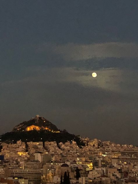 Athens Travel, Night Scenery, Voyage Europe, Night Vibes, Samar, Acropolis, Fantasy Aesthetic, Heart And Soul, Athens Greece