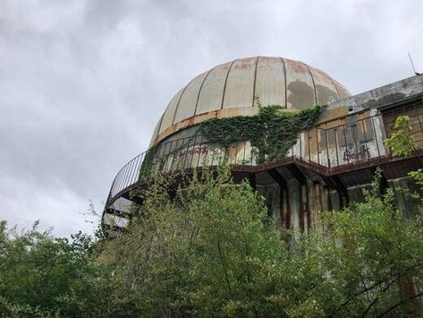 Prairie Observatory – Oakland, Illinois - Atlas Obscura Observatory Aesthetic, Abandoned Cities, Eldritch Horror, Environmental Art, Abandoned Places, City Lights, Future House, Night Skies, In The Middle