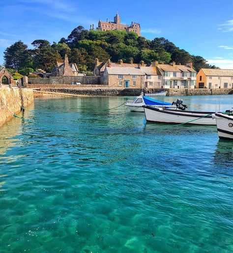 UK Shots 🇬🇧 on Instagram: “📸 are proud to present our UK 🇬🇧 loves of the day! •••••••••••••••••••••••••••••••••••••••••••••• 🏅ARTIST @a_cornish_life 🌍LOCATION St.…” Cornwall England, Minecraft Designs, St Michael, Holiday Destinations, Cornwall, Places To Travel, Places To Go, Beautiful Places, United Kingdom