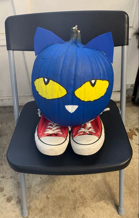 Pete The Cat Pumpkin, Book Pumpkins, Pumpkin Suit, Book Character Pumpkins, Character Pumpkins, Cat Outfit, Easy Pumpkin Carving, Pumpkin Contest, Pumpkin Spice And Everything Nice