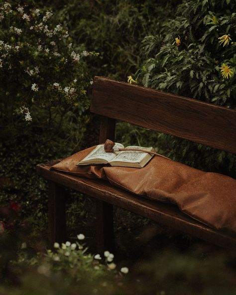 Rainy days are best spent in the Shire. #hobbitontours #lordoftherings #hobbiton #theshire #bagend #bilbo Hobbiton Aesthetic, The Shire Aesthetic, Shire Aesthetic, Middle Earth Aesthetic, The Hobbit Aesthetic, Mecore Aesthetic, Hobbit Aesthetic, Lotr Aesthetic, The Burrow