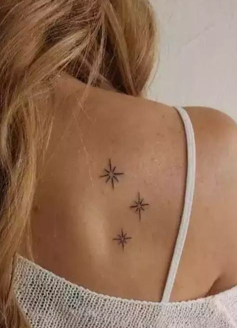 Handpoke Tattoo, Petite Tattoos, Getting A Tattoo, Cool Small Tattoos, Minimalist Tattoos, Cute Tattoos For Women, Classy Tattoos, Discreet Tattoos, Dainty Tattoos