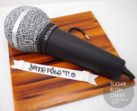 Microphone Cake Microphone Birthday Cake, Fondant Microphone, Cake Designs For Musicians, Cake Pop Microphone, Microphone Cake, Crayon Cake, 18th Birthday Cake Music Theme, Bolo Musical, Chocolate Oreo Cake